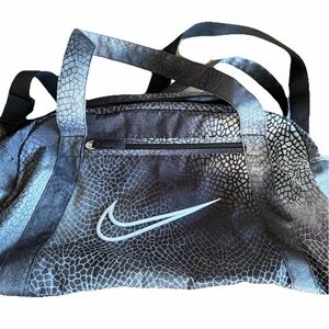 Nike Gym Club AOP Training Duffel Bag 24L Smoke Grey